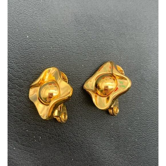 Vintage Monet Gold Tone Clip on Earrings Costume - Picture 2 of 5